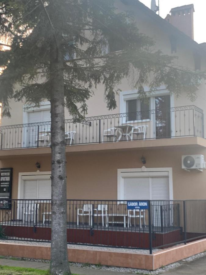 Gabor Aron Apartment Hajdúszoboszló Eksteriør billede